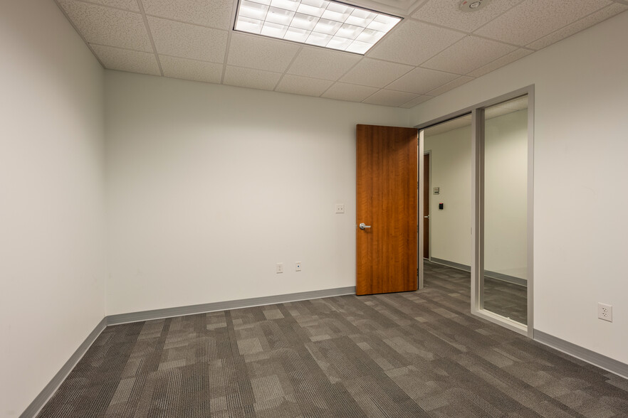 More Photos Of 5555 Northwest Pky, San Antonio Office For Lease