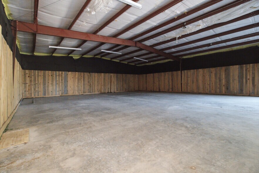 More Photos Of 1398 S Valley Rd, West Plains General Retail For Sale