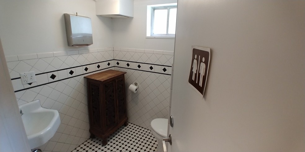 More Photos Of 2834 Highland Dr, Salt Lake City Office For Sale