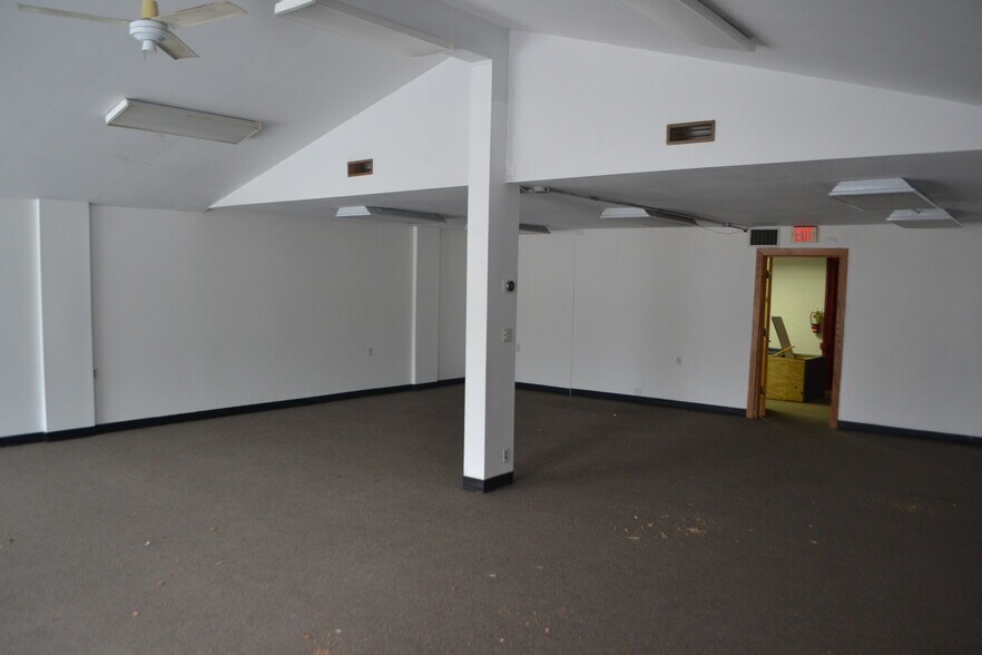 More Photos Of 257 Division St, Stevens Point General Retail For Sale