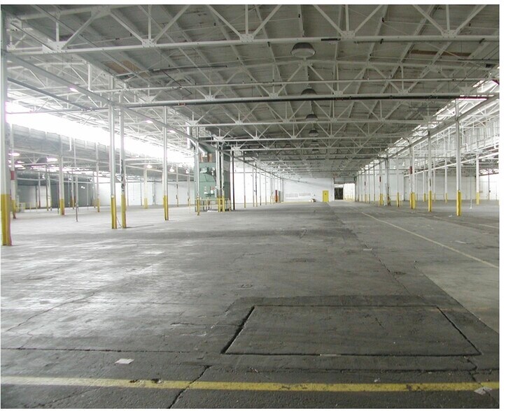 More Photos Of 515 W 8th Ave W, Huntington Warehouse For Lease