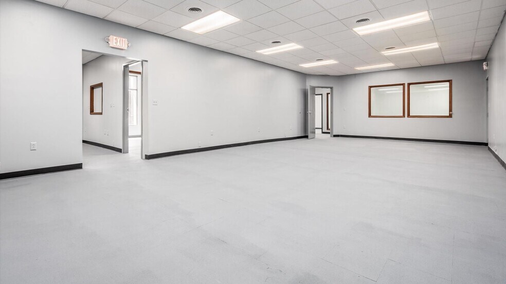 More Photos Of 1101 Woodlawn Ave, Cambridge Warehouse For Sale