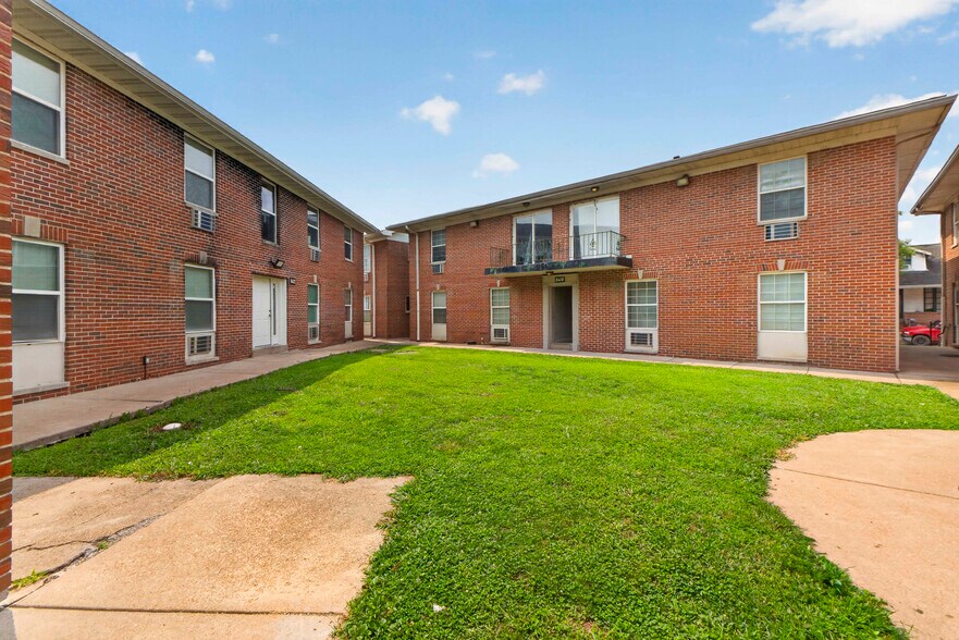 More Photos Of 8404 Hallsferry Rd, Saint Louis Apartments For Sale