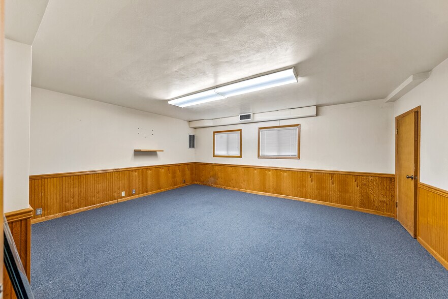 More Photos Of 655 W Umpqua St, Roseburg Radio TVTransmission Facilities For Sale