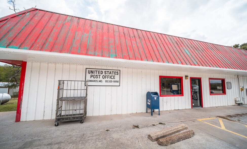 More Photos Of 29176 MO-7, Edwards General Retail For Sale