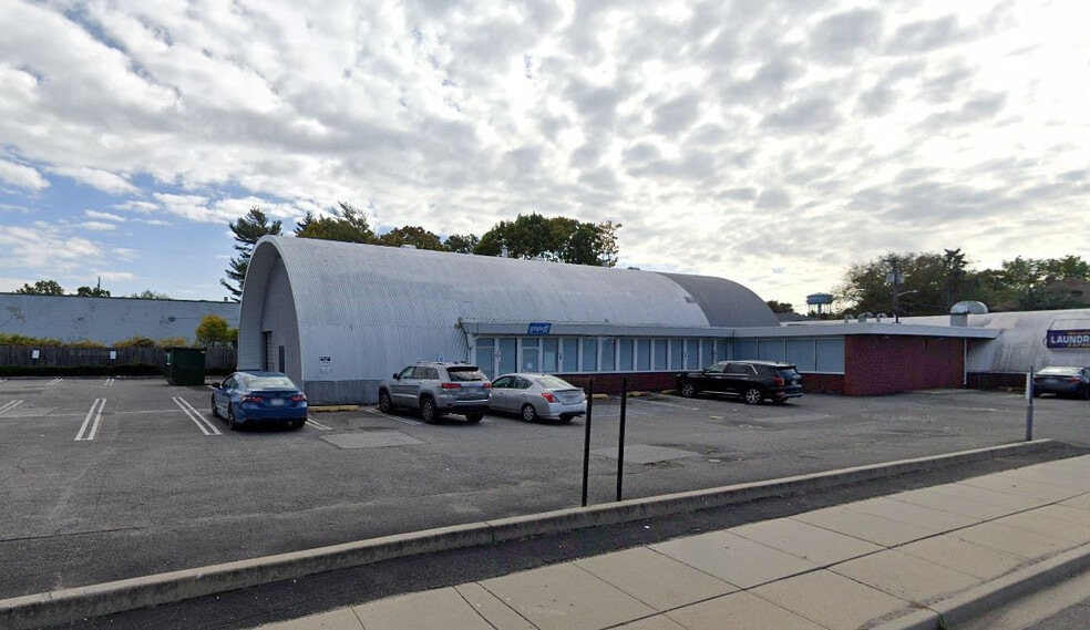 Primary Photo Of 165 Woodfield Rd, West Hempstead Warehouse For Lease