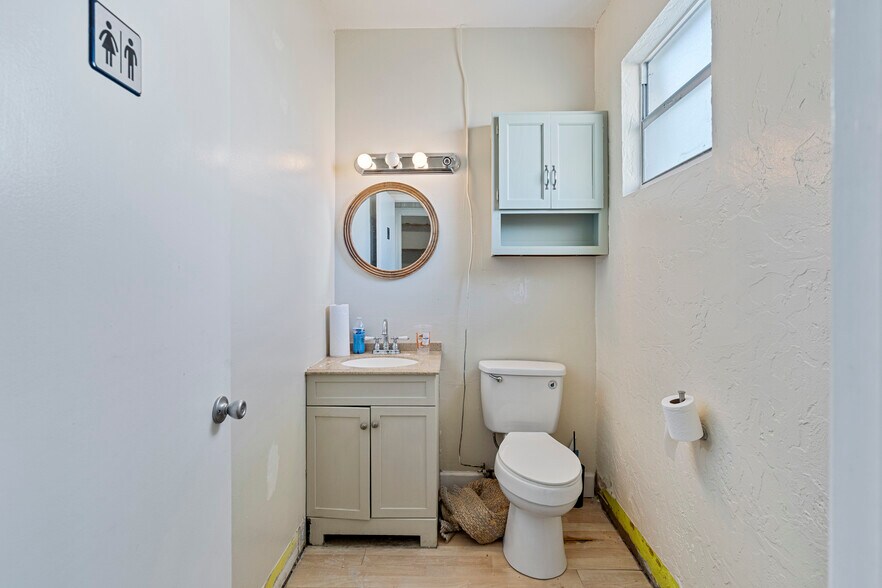 More Photos Of 599 Sherwood Ave, Satellite Beach General Retail For Lease