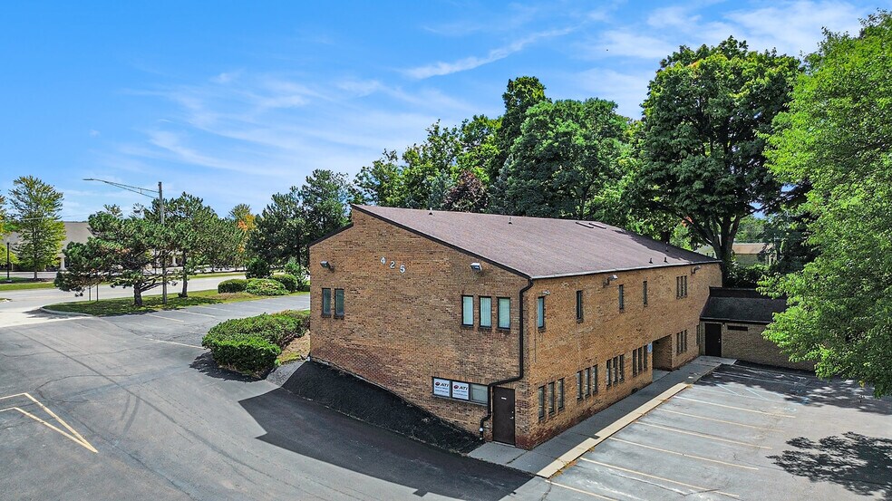 More Photos Of 425 N Park Blvd, Lake Orion Medical For Sale