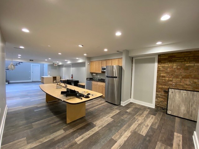 More Photos Of 687-689 N Milwaukee Ave, Chicago Apartments For Lease