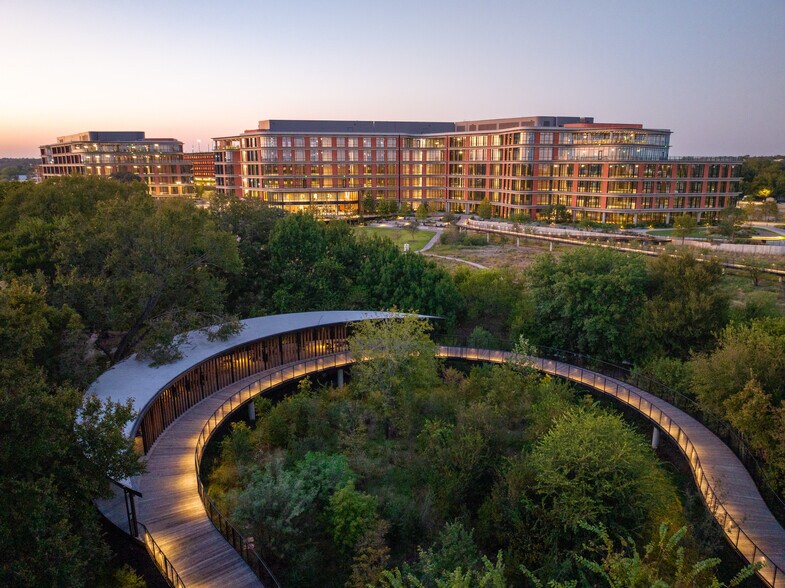 Primary Photo Of 1017 Springdale Rd, Austin Unknown For Lease