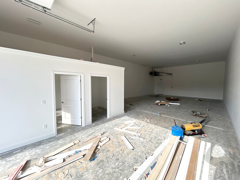 More Photos Of 400 Red Squirrel St, Bowling Green Specialty For Sale