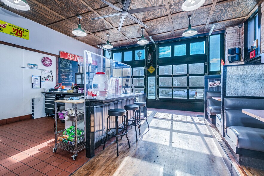 More Photos Of 328 5th Ave N, Bayport Restaurant For Sale