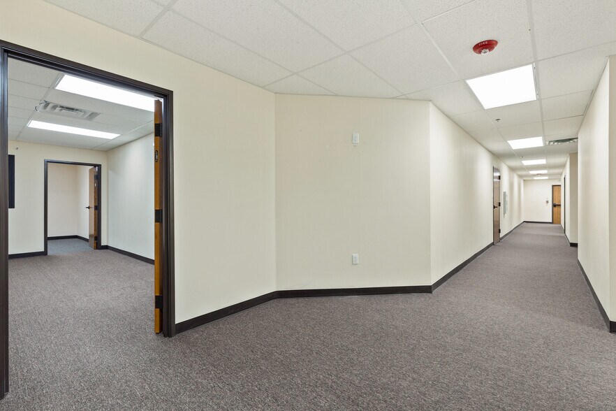 More Photos Of 26243 State Highway 51, Wagoner Medical For Sale