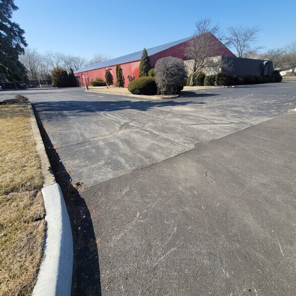 Primary Photo Of 2001 Weber Rd, Crest Hill Manufacturing For Lease