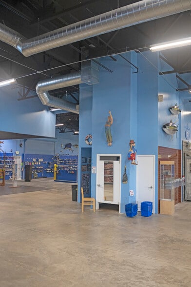 More Photos Of 412 Houser St, Cotati Showroom For Sale