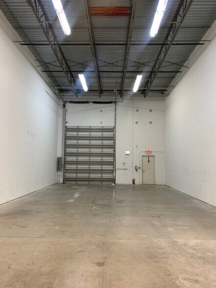More Photos Of 2721-2737 NW 19th St, Pompano Beach Warehouse For Lease