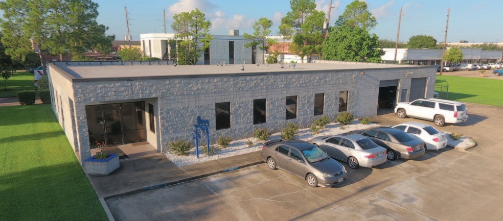 More Photos Of 12810 Century Dr, Stafford Showroom For Lease