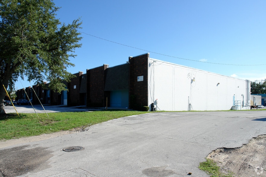 More Photos Of 6121-6131 Anno Ave, Orlando Warehouse For Lease