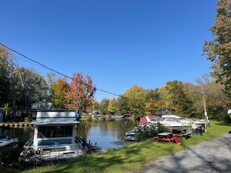 More Photos Of 9503 Hitchcock Point, Bridgeport Marina For Sale