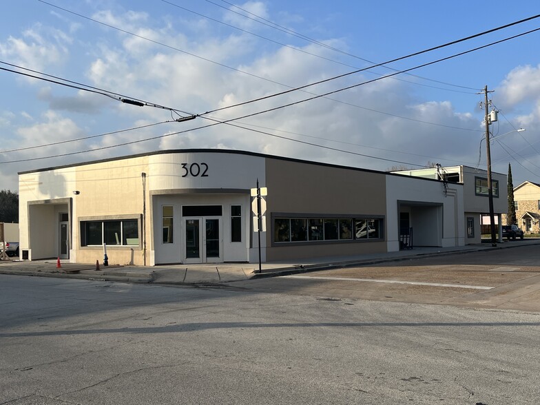 Primary Photo Of 302 W Defee Ave, Baytown Specialty For Lease