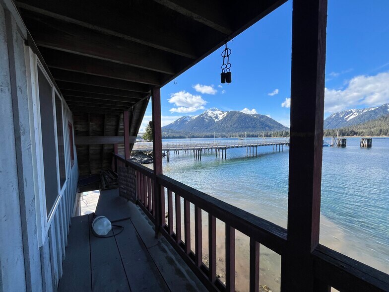 More Photos Of 1004 S Nordic Dr, Petersburg Hotel For Sale