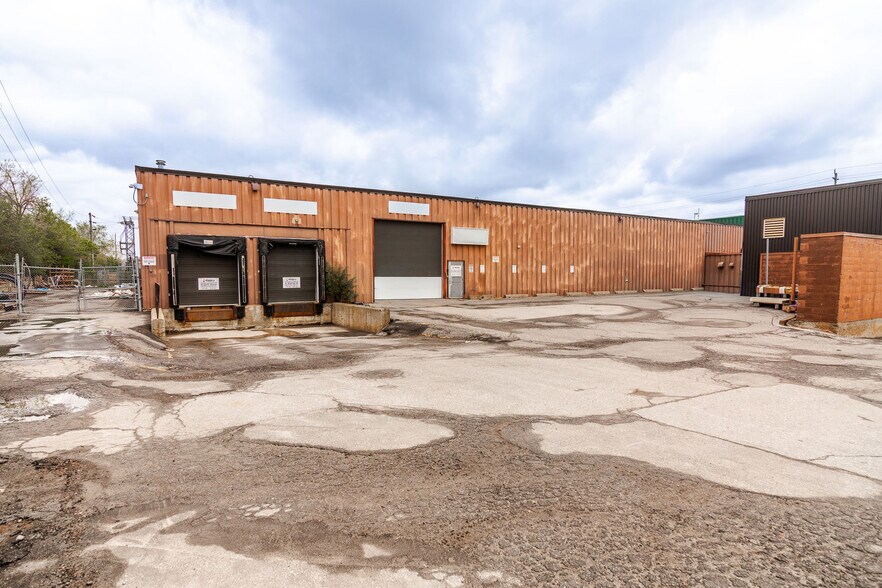 More Photos Of 1283 Algoma Rd, Gloucester Showroom For Lease
