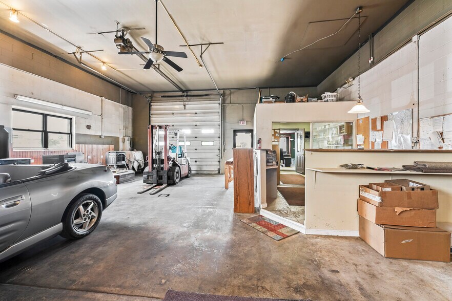 More Photos Of 111 Nott Ter, Schenectady Auto Repair For Sale