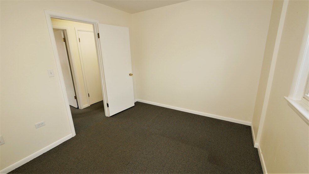 More Photos Of 175 N Washington St, Wheaton Office Residential For Sale