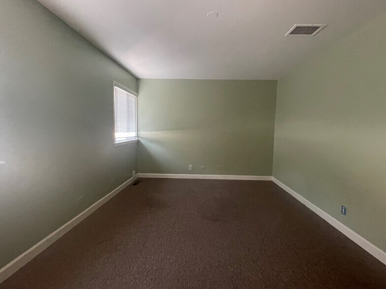 More Photos Of 580 Roger Williams Ave, Highland Park Medical For Sale