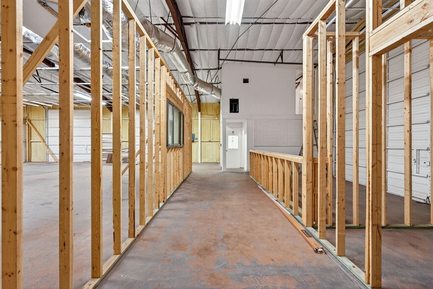 More Photos Of 4721 McCullough Ave, Olmos Park Warehouse For Lease