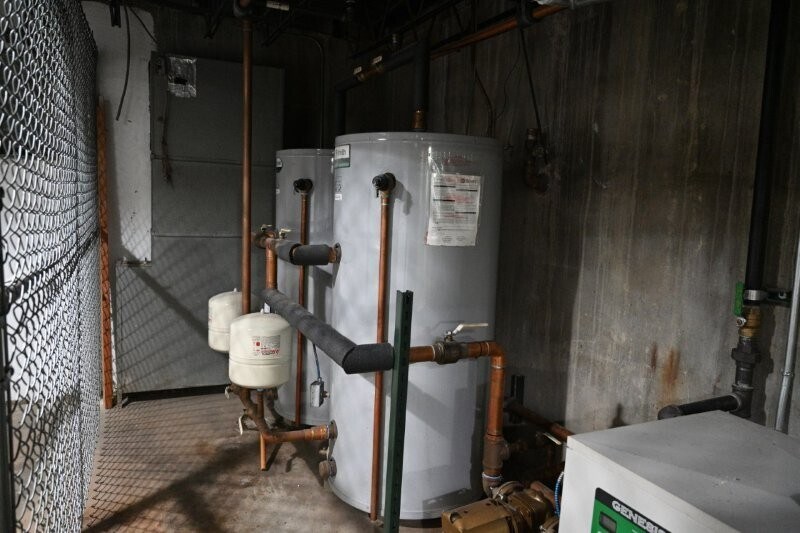 More Photos Of 517 S 4th St, Springfield General Retail For Sale