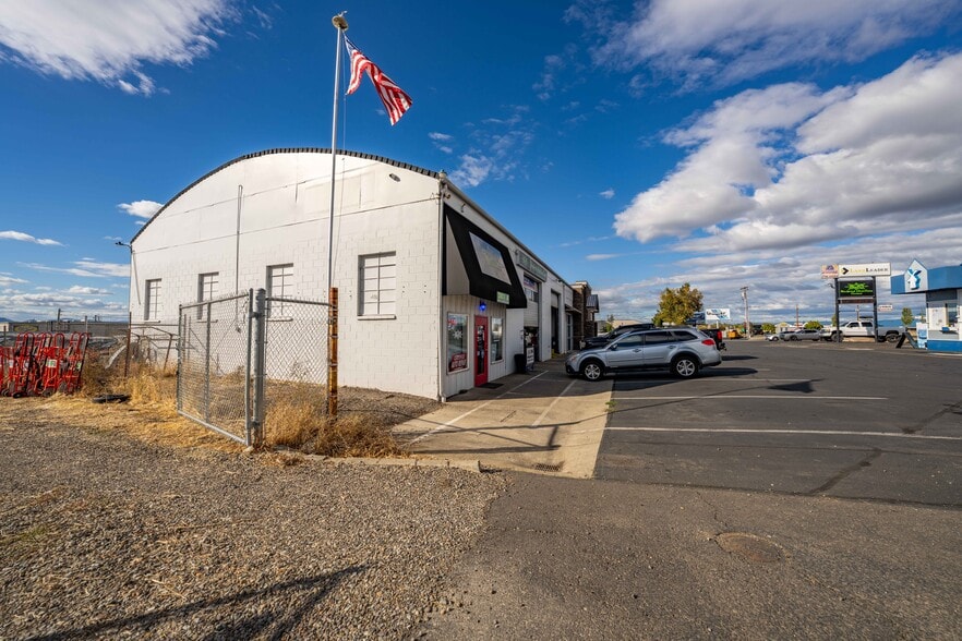 More Photos Of 3811 Crater Lake Hwy, Medford Warehouse For Sale