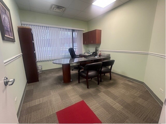 More Photos Of 943 N Plum Grove Rd, Schaumburg Medical For Sale