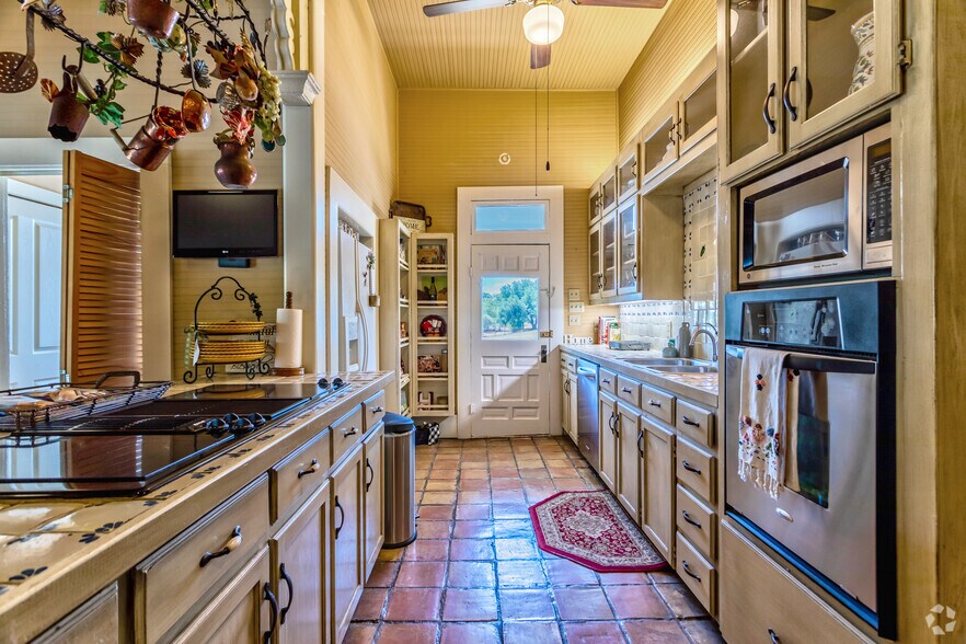 More Photos Of 3002 Azle Hwy, Weatherford Lodge Meeting Hall For Sale