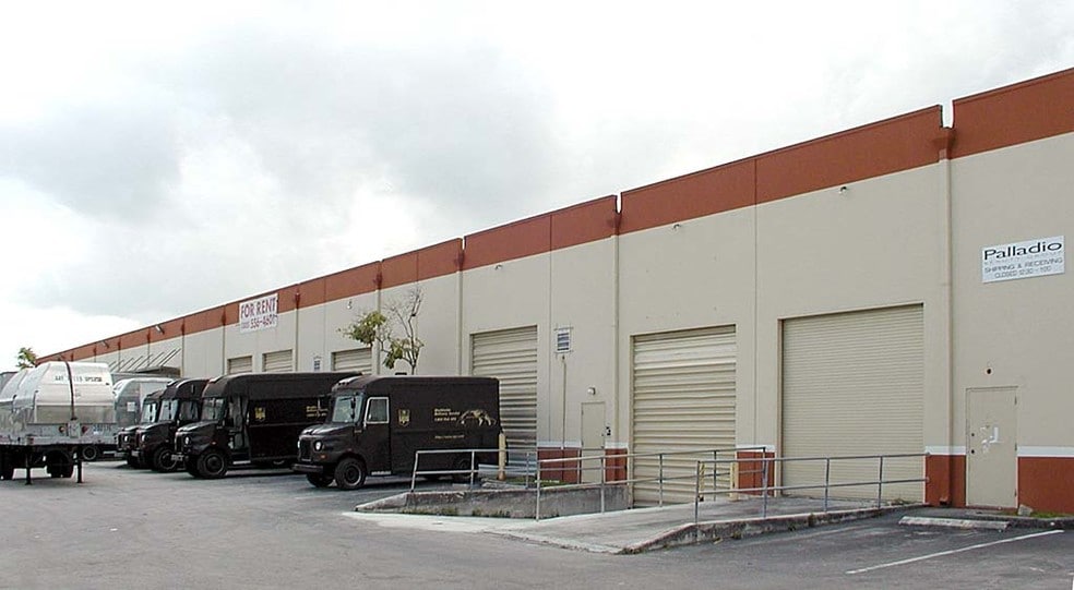 More Photos Of 3101-3129 N 29th Ave, Hollywood Showroom For Lease