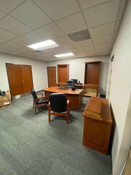 More Photos Of 702 Trafalgar Pointe Pl, Trafalgar Office For Lease