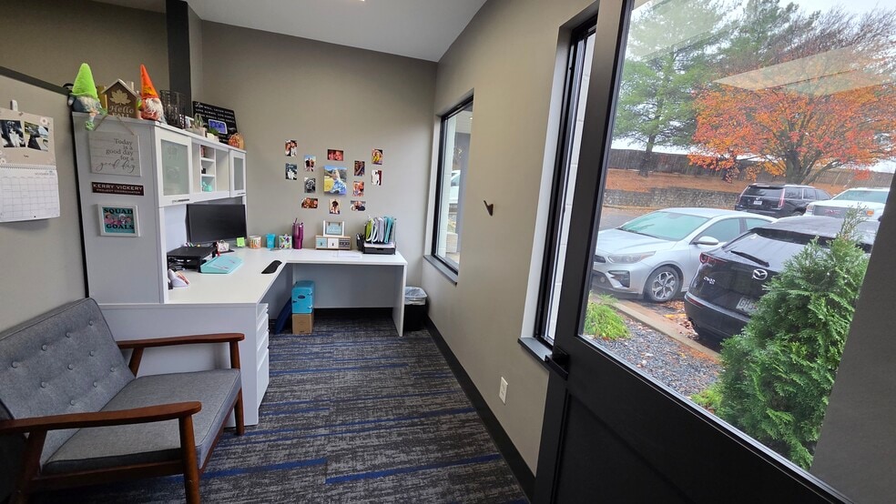 More Photos Of 1450 Triad Center Dr, Saint Peters Office For Lease