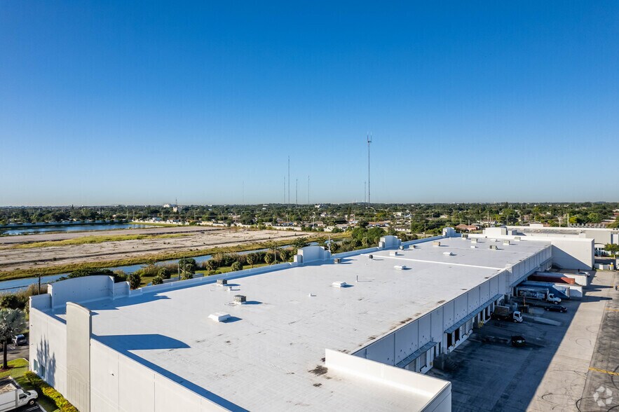 More Photos Of 3860-3890 Pembroke Rd, Hollywood Warehouse For Lease