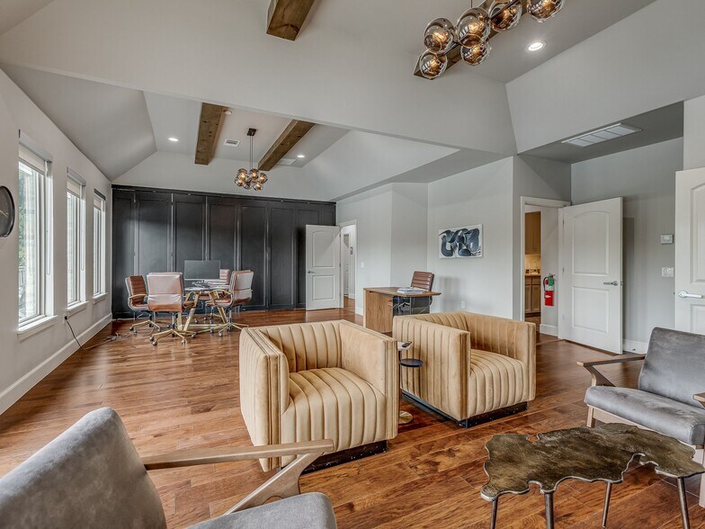 More Photos Of 2232 Bridgeview Blvd, Edmond Office Residential For Sale