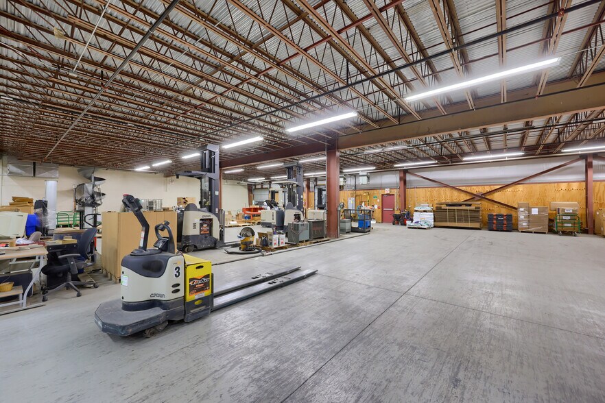 More Photos Of 221 Forney Dr, Ephrata Warehouse For Sale