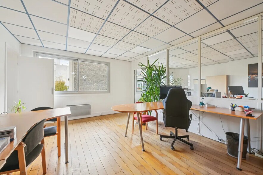 More Photos Of 20 Rue Marx Dormoy, Paris Office For Sale