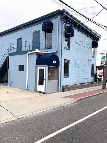 More Photos Of 169 Main St, Farmingdale Restaurant For Lease