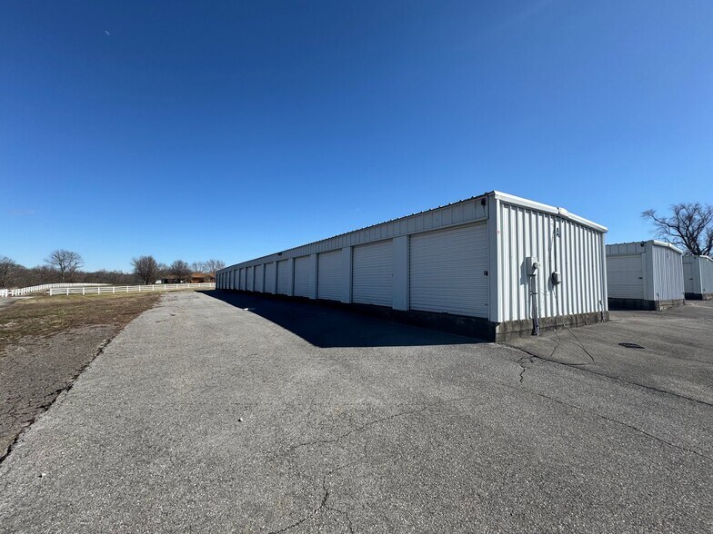More Photos Of 2180 Madisonville Rd, Hopkinsville Self Storage For Sale