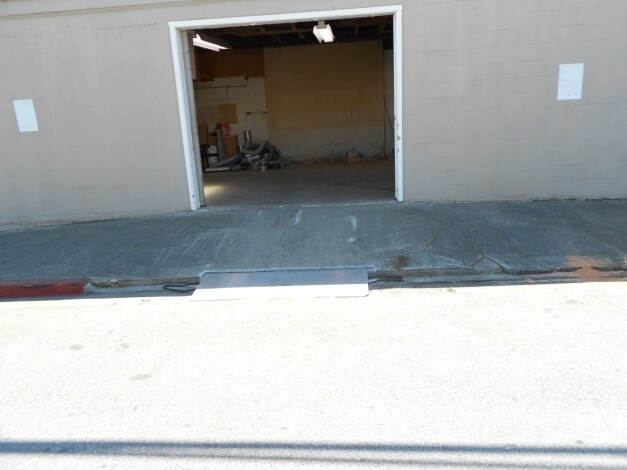 More Photos Of 1601-1607 Old County Rd, San Carlos Showroom For Lease