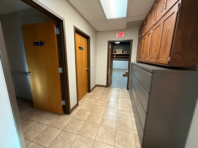 More Photos Of 12635-12651 Hemlock St, Overland Park Showroom For Sale