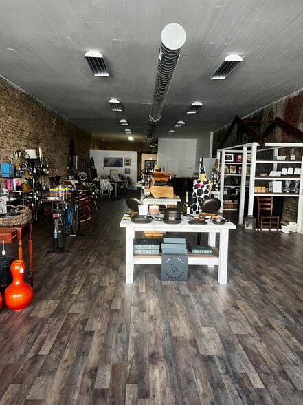 More Photos Of 156 N Oak St, Batesburg-Leesville Storefront Retail Office For Sale