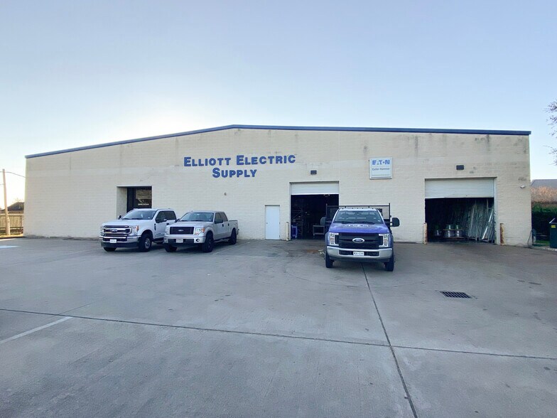 More Photos Of 3222 Manvel Rd, Pearland Warehouse For Lease