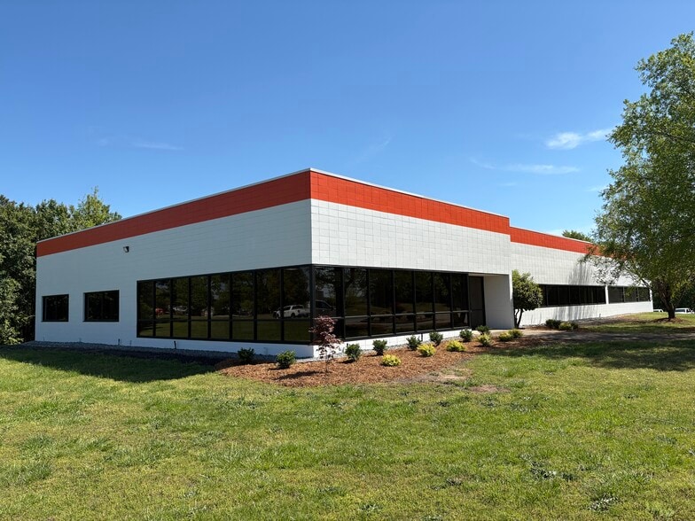 More Photos Of 180 Commerce Ctr, Greenville Flex For Lease