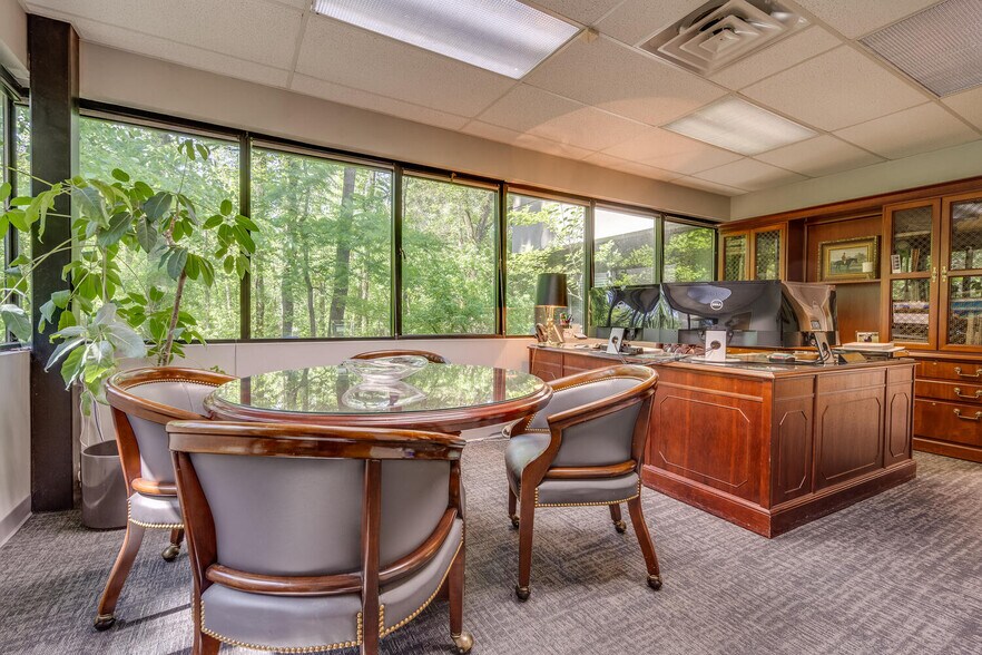 More Photos Of 69 Readington Rd, Branchburg Showroom For Lease