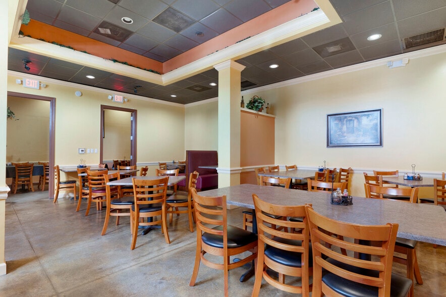 More Photos Of 2515 Tamiami Trl, Punta Gorda Restaurant For Sale